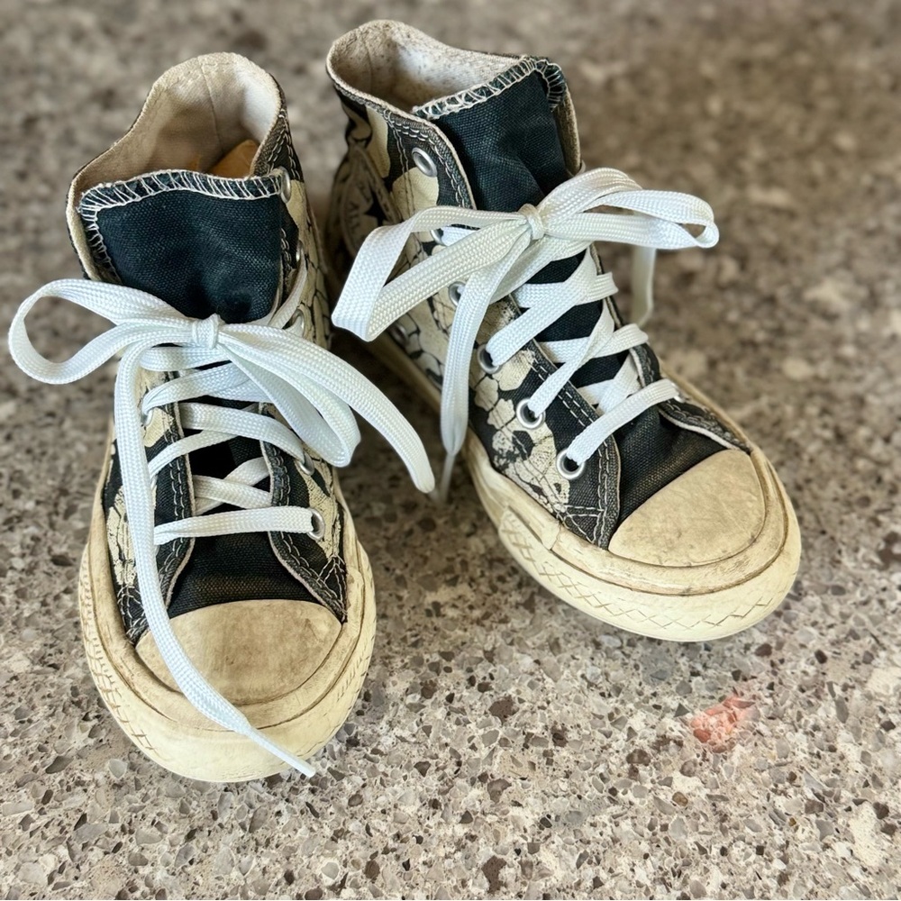 Converse Kids l High-Top T-Rex Sneakers l Size:11C